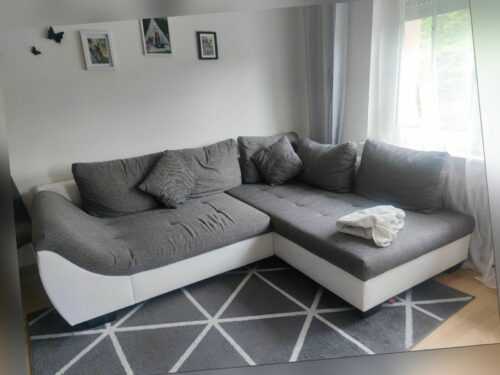 Sofa und ausgestattete Wand 700 Euro