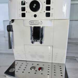 Kaffeevollautomat De'Longhi Magnifica S ECAM 21.118.W neu in OVP