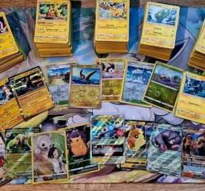 Pokemon Karten Pikachu Sammlung 568 Karten mit V, Vmax, Fullart und ETB Zubehör