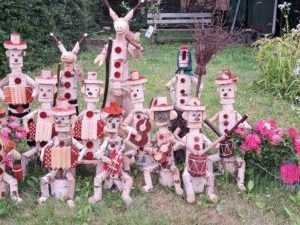 Gartenfiguren aus Holz! Verspielte Gartenstrampler Spieler