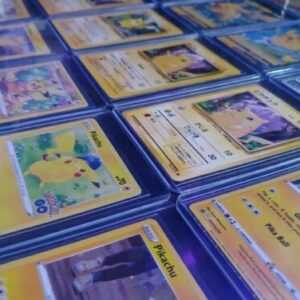 Pokemon Karten Sammlung 100 Stück Inkl Glitzernde Holo Karten Geschenkidee