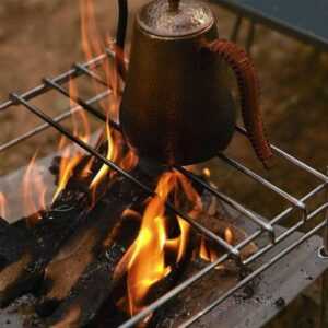 Holzkohlegrill Ultraleichter Lagerfeuergrill zum Kochen im Freien beim