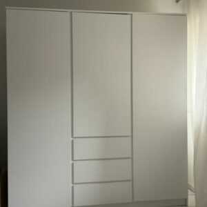 Kleiderschrank