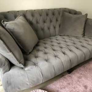 Sofa Chesterfield in Grau aus Samt wie Neu 3/4-Sitzer