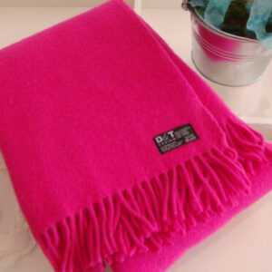 D&T Design  dicke Winter-Wolldecke Schurwolle PINK  bei Lucie &