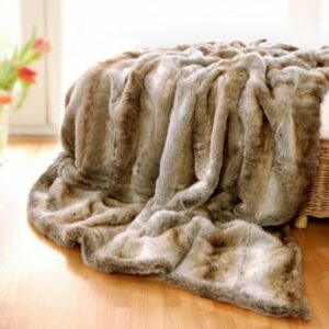 Felldecke Fellimitat Yukon Wolf hell - Kuscheldecke Tagesdecke -